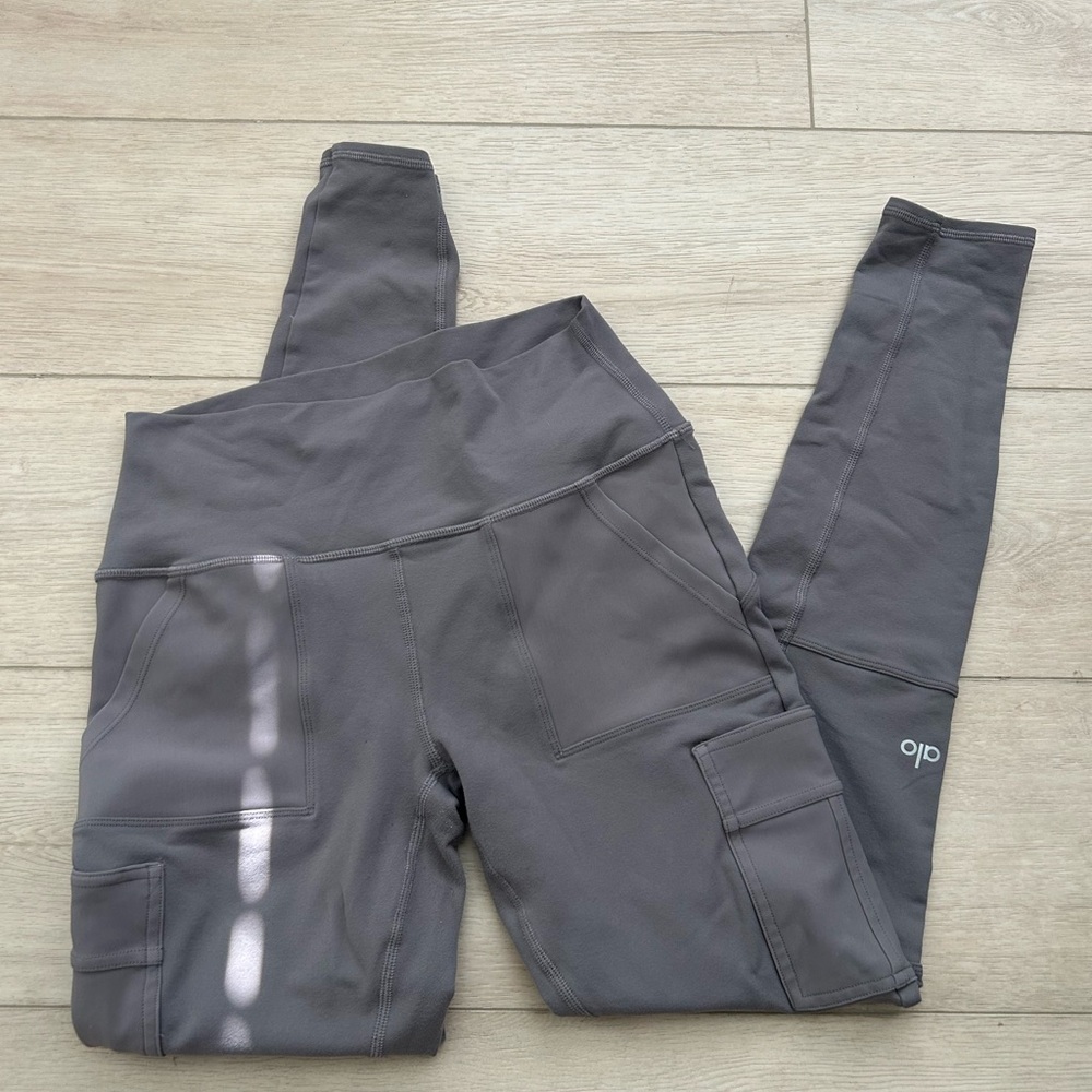 ALO Yoga Gray High-Rise Cargo Leggings